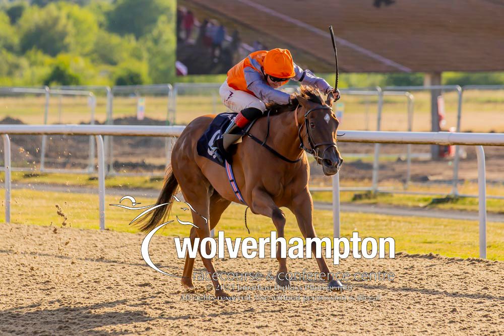 Lady Modena gains first win